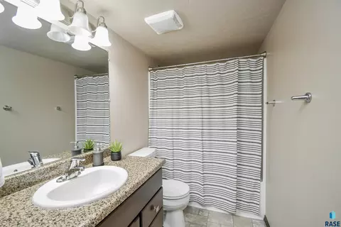Bath - 5733 W Bream Ct, Sioux Falls, SD 57107 photo 3 of 3