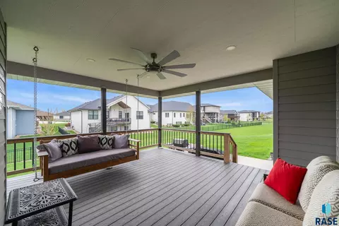 Exterior - 709 E Piping Rock Ln, Sioux Falls, SD 57108 photo 2 of 5