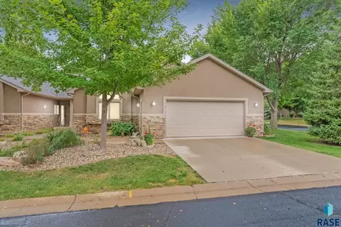 Exterior - 711 70th Pl E, Sioux Falls, SD 57108 photo 2 of 13