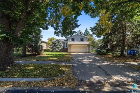 Exterior - 2104 S Devon Dr, Sioux Falls, SD 57106 photo 2 of 7