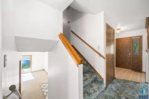 Entry Way - 2104 S Devon Dr, Sioux Falls, SD 57106 photo 1 of 1