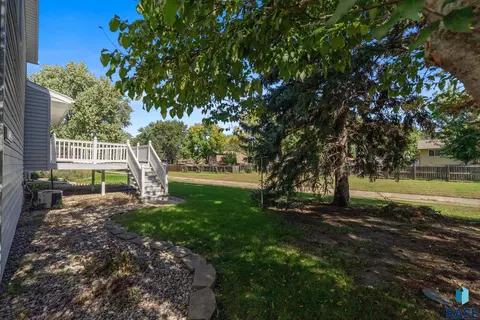 Exterior - 2104 S Devon Dr, Sioux Falls, SD 57106 photo 5 of 7