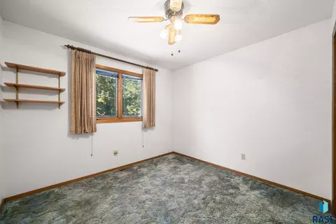 Bedroom - 2104 S Devon Dr, Sioux Falls, SD 57106 photo 5 of 7