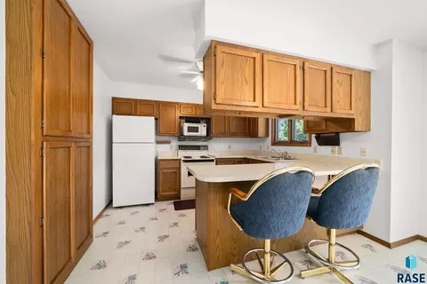Kitchen - 2104 S Devon Dr, Sioux Falls, SD 57106 photo 1 of 5