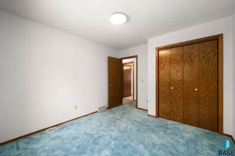 Bedroom - 2104 S Devon Dr, Sioux Falls, SD 57106 photo 3 of 7
