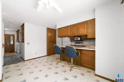 Kitchen - 2104 S Devon Dr, Sioux Falls, SD 57106 photo 5 of 5