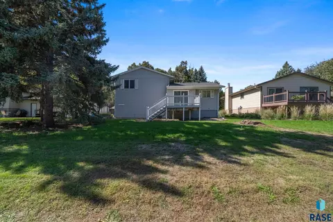 Exterior - 2104 S Devon Dr, Sioux Falls, SD 57106 photo 7 of 7