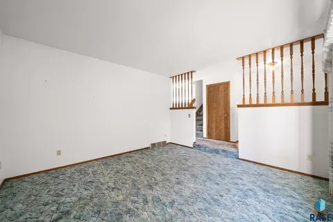 Living - 2104 S Devon Dr, Sioux Falls, SD 57106 photo 3 of 4