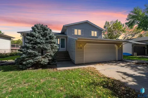 2104 S Devon Dr, Sioux Falls, SD 57106