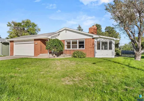 3112 S Jefferson Ave, Sioux Falls, SD 57105