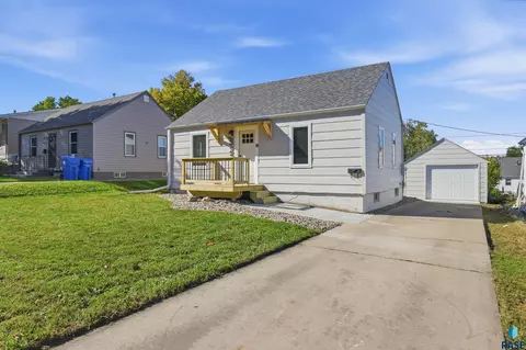 523 S Lyndale Ave, Sioux Falls, SD 57104