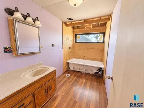 Bath - 704 E 3rd St, Colton, SD 57018 photo 2 of 2