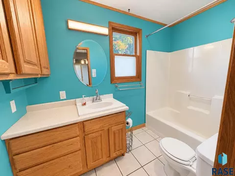 Bath - 704 E 3rd St, Colton, SD 57018 photo 1 of 2