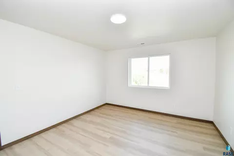 Bedroom - 1818 S Daylight Dr, Sioux Falls, SD 57110 photo 2 of 10