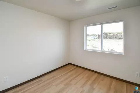 Bedroom - 1818 S Daylight Dr, Sioux Falls, SD 57110 photo 4 of 10