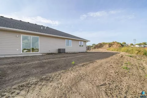 Exterior - 1818 S Daylight Dr, Sioux Falls, SD 57110 photo 6 of 7