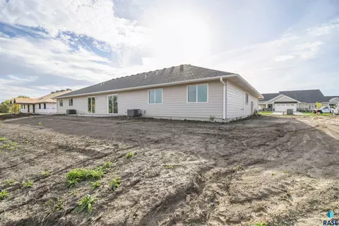 Exterior - 1818 S Daylight Dr, Sioux Falls, SD 57110 photo 4 of 7