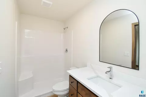 Bath - 1818 S Daylight Dr, Sioux Falls, SD 57110 photo 2 of 3