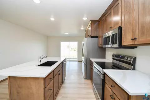 Kitchen - 1818 S Daylight Dr, Sioux Falls, SD 57110 photo 3 of 4