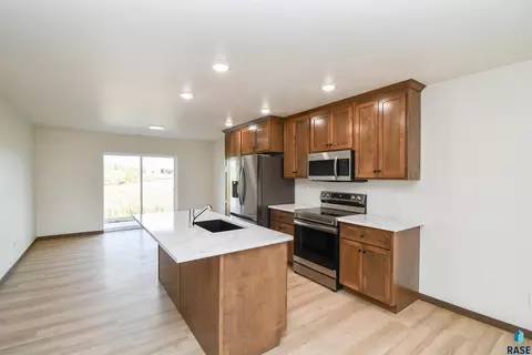 Kitchen - 1818 S Daylight Dr, Sioux Falls, SD 57110 photo 2 of 4