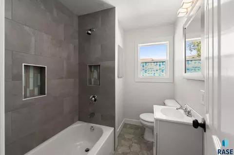 Bath - 1422 E 4th St, Sioux Falls, SD 57103 photo 1 of 4