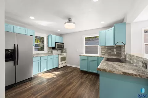 Kitchen - 1422 E 4th St, Sioux Falls, SD 57103 photo 1 of 3