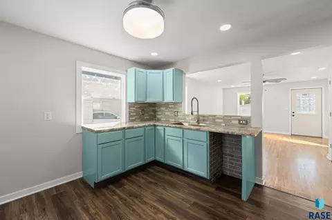 Kitchen - 1422 E 4th St, Sioux Falls, SD 57103 photo 3 of 3