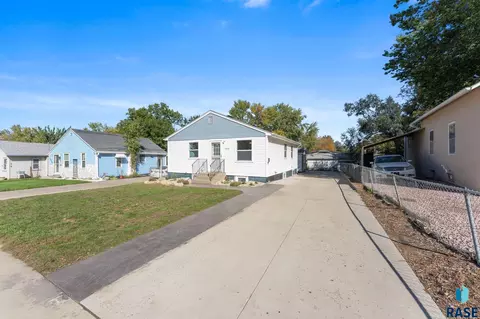 Exterior - 1422 E 4th St, Sioux Falls, SD 57103 photo 9 of 9
