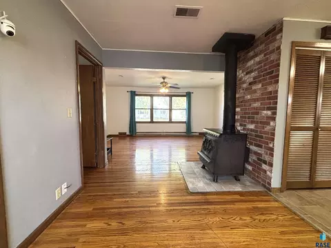 Living - 521 W 2nd Ave, Miller, SD 57362 photo 7 of 7