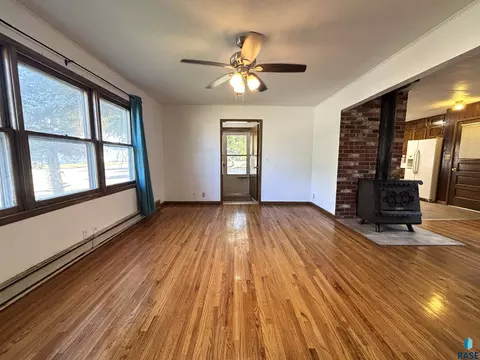 Living - 521 W 2nd Ave, Miller, SD 57362 photo 3 of 7