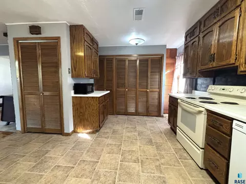 Kitchen - 521 W 2nd Ave, Miller, SD 57362 photo 2 of 6
