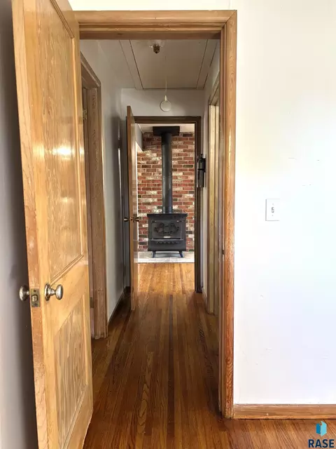 Entry Way - 521 W 2nd Ave, Miller, SD 57362 photo 3 of 3