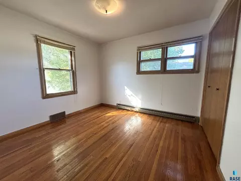 Bedroom - 521 W 2nd Ave, Miller, SD 57362 photo 4 of 6