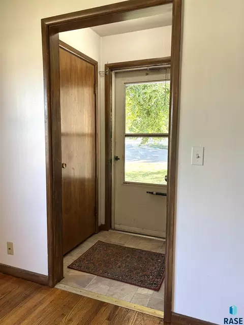 Entry Way - 521 W 2nd Ave, Miller, SD 57362 photo 1 of 3