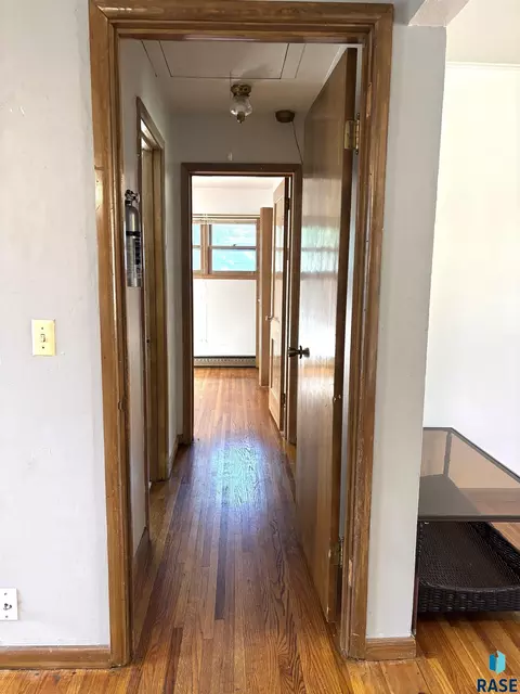 Entry Way - 521 W 2nd Ave, Miller, SD 57362 photo 2 of 3