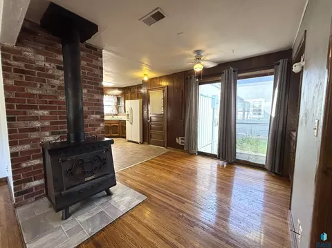 Living - 521 W 2nd Ave, Miller, SD 57362 photo 6 of 7