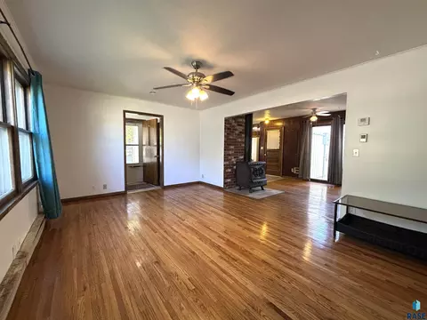 Living - 521 W 2nd Ave, Miller, SD 57362 photo 4 of 7