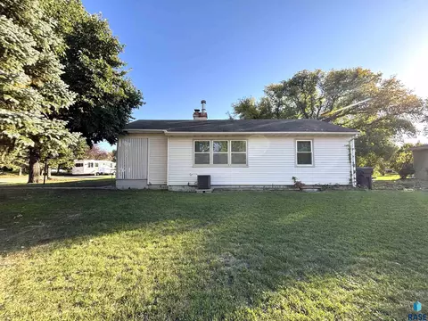 Exterior - 521 W 2nd Ave, Miller, SD 57362 photo 12 of 12