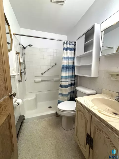 Bath - 521 W 2nd Ave, Miller, SD 57362 photo 1 of 1