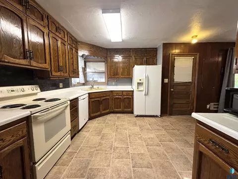 Kitchen - 521 W 2nd Ave, Miller, SD 57362 photo 4 of 6