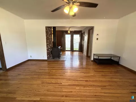 Living - 521 W 2nd Ave, Miller, SD 57362 photo 5 of 7