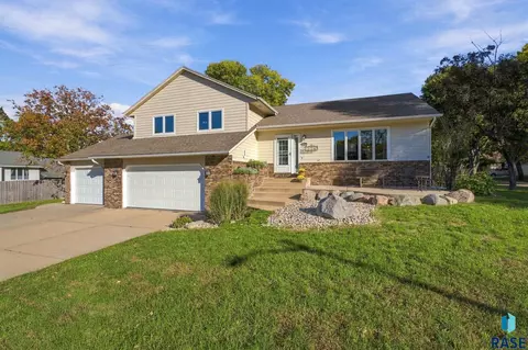 Exterior - 3304 E Marson Dr, Sioux Falls, SD 57103 photo 7 of 7