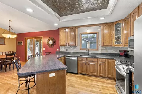 Kitchen - 3304 E Marson Dr, Sioux Falls, SD 57103 photo 2 of 3