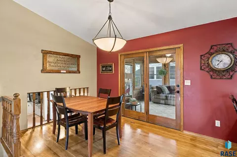 Dining - 3304 E Marson Dr, Sioux Falls, SD 57103 photo 1 of 1