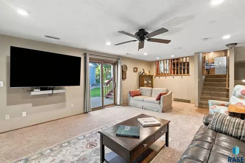 Living - 3304 E Marson Dr, Sioux Falls, SD 57103 photo 2 of 2