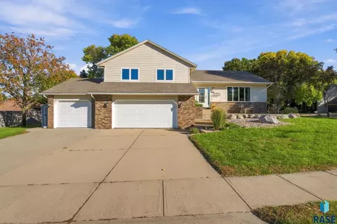 3304 E Marson Dr, Sioux Falls, SD 57103