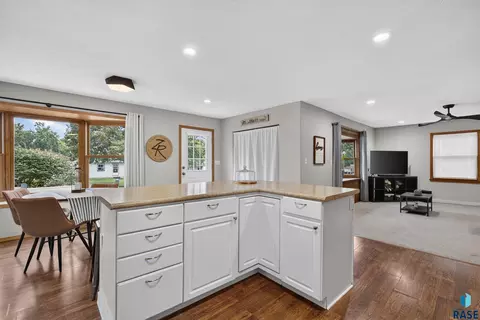 Kitchen - 3108 E 19th St, Sioux Falls, SD 57103 photo 5 of 7