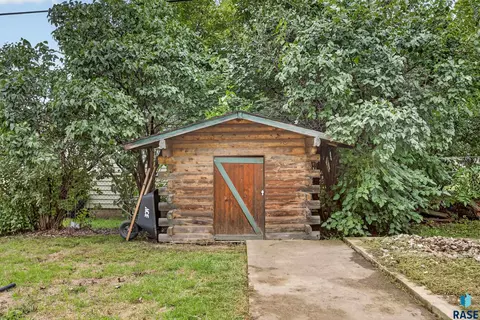 Exterior - 3108 E 19th St, Sioux Falls, SD 57103 photo 3 of 5