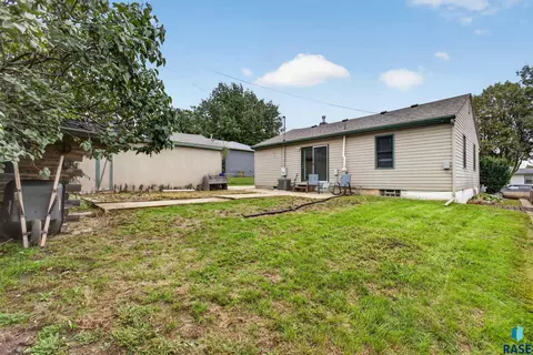 Exterior - 3108 E 19th St, Sioux Falls, SD 57103 photo 5 of 5