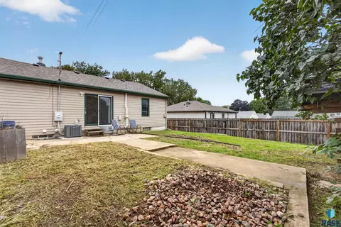Exterior - 3108 E 19th St, Sioux Falls, SD 57103 photo 2 of 5